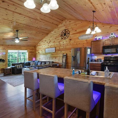 Enchanted Forest Cabin And Teepee! Lights & Laser Show! Private Hot Tub! Unique Stay! Sevierville Zewnętrze zdjęcie