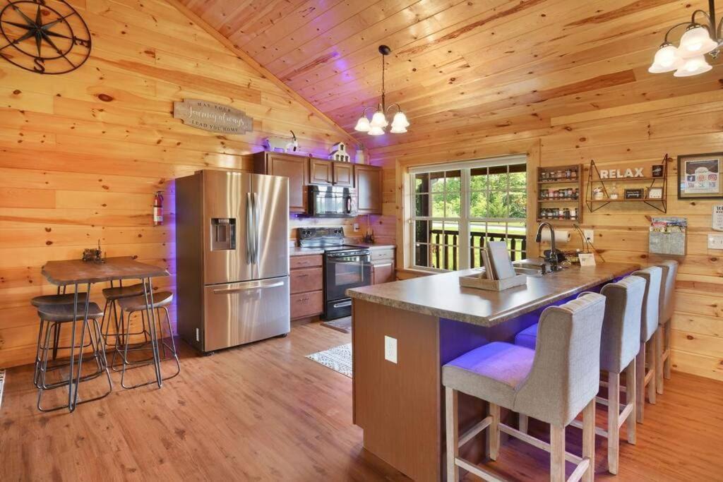 Enchanted Forest Cabin And Teepee! Lights & Laser Show! Private Hot Tub! Unique Stay! Sevierville Zewnętrze zdjęcie