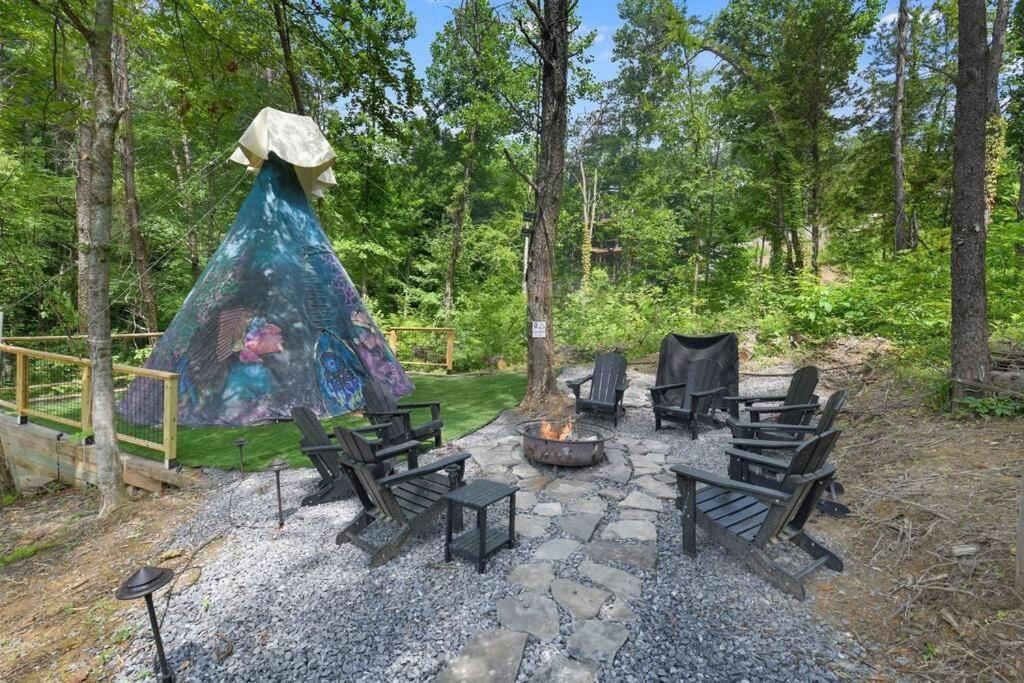Enchanted Forest Cabin And Teepee! Lights & Laser Show! Private Hot Tub! Unique Stay! Sevierville Zewnętrze zdjęcie