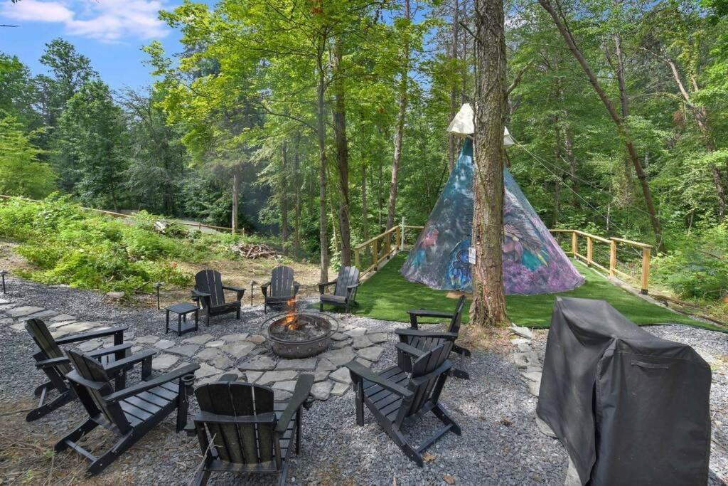 Enchanted Forest Cabin And Teepee! Lights & Laser Show! Private Hot Tub! Unique Stay! Sevierville Zewnętrze zdjęcie
