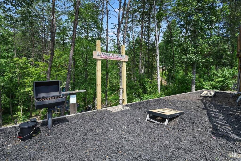 Enchanted Forest Cabin And Teepee! Lights & Laser Show! Private Hot Tub! Unique Stay! Sevierville Zewnętrze zdjęcie