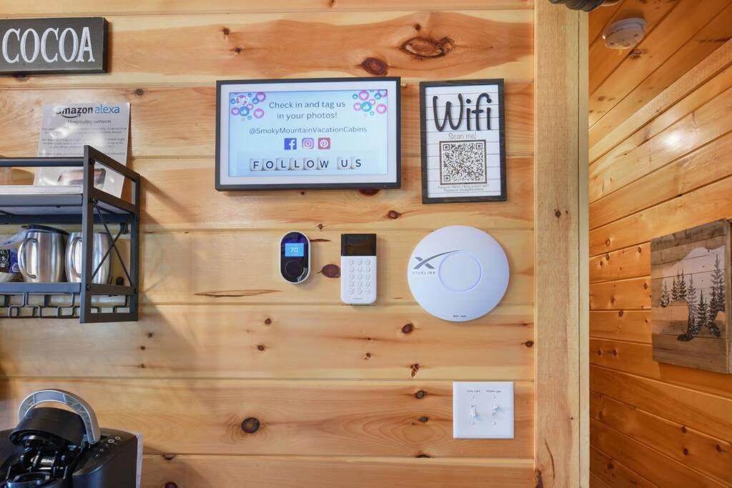 Enchanted Forest Cabin And Teepee! Lights & Laser Show! Private Hot Tub! Unique Stay! Sevierville Zewnętrze zdjęcie