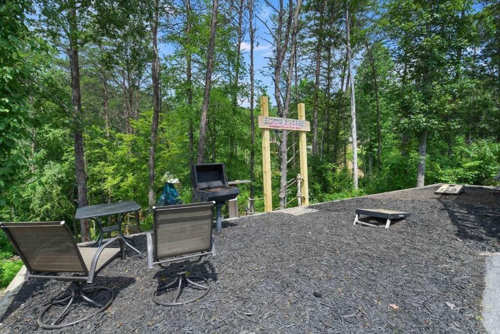 Enchanted Forest Cabin And Teepee! Lights & Laser Show! Private Hot Tub! Unique Stay! Sevierville Zewnętrze zdjęcie
