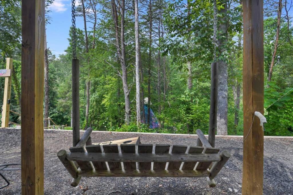 Enchanted Forest Cabin And Teepee! Lights & Laser Show! Private Hot Tub! Unique Stay! Sevierville Zewnętrze zdjęcie