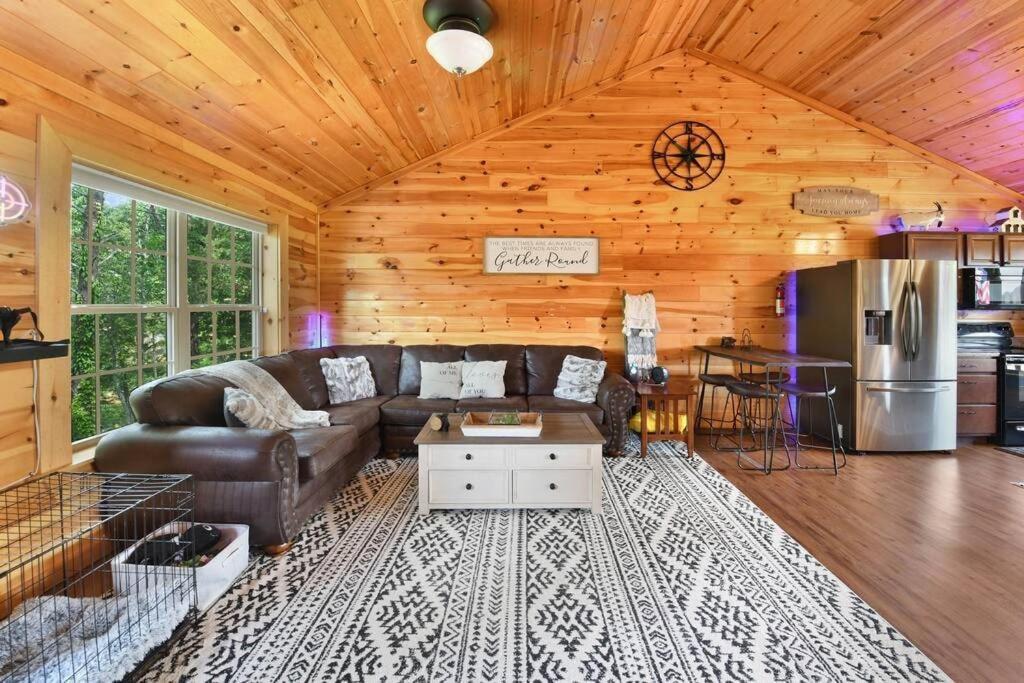 Enchanted Forest Cabin And Teepee! Lights & Laser Show! Private Hot Tub! Unique Stay! Sevierville Zewnętrze zdjęcie