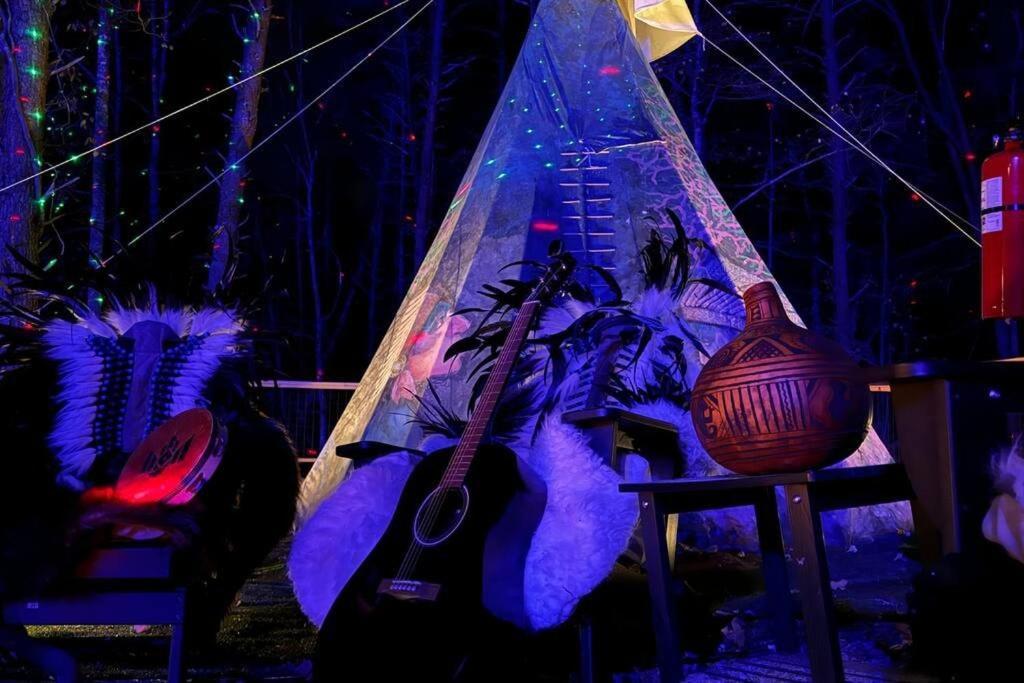 Enchanted Forest Cabin And Teepee! Lights & Laser Show! Private Hot Tub! Unique Stay! Sevierville Zewnętrze zdjęcie