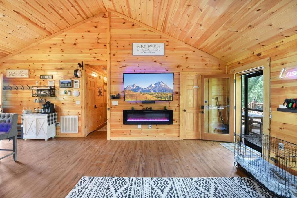 Enchanted Forest Cabin And Teepee! Lights & Laser Show! Private Hot Tub! Unique Stay! Sevierville Zewnętrze zdjęcie