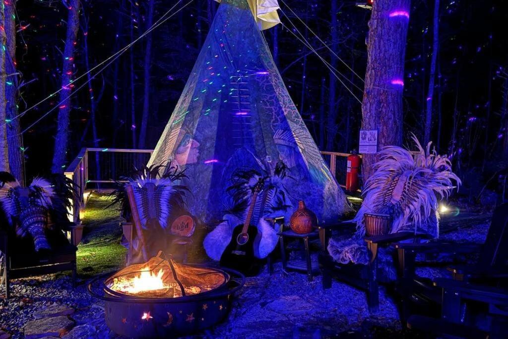 Enchanted Forest Cabin And Teepee! Lights & Laser Show! Private Hot Tub! Unique Stay! Sevierville Zewnętrze zdjęcie