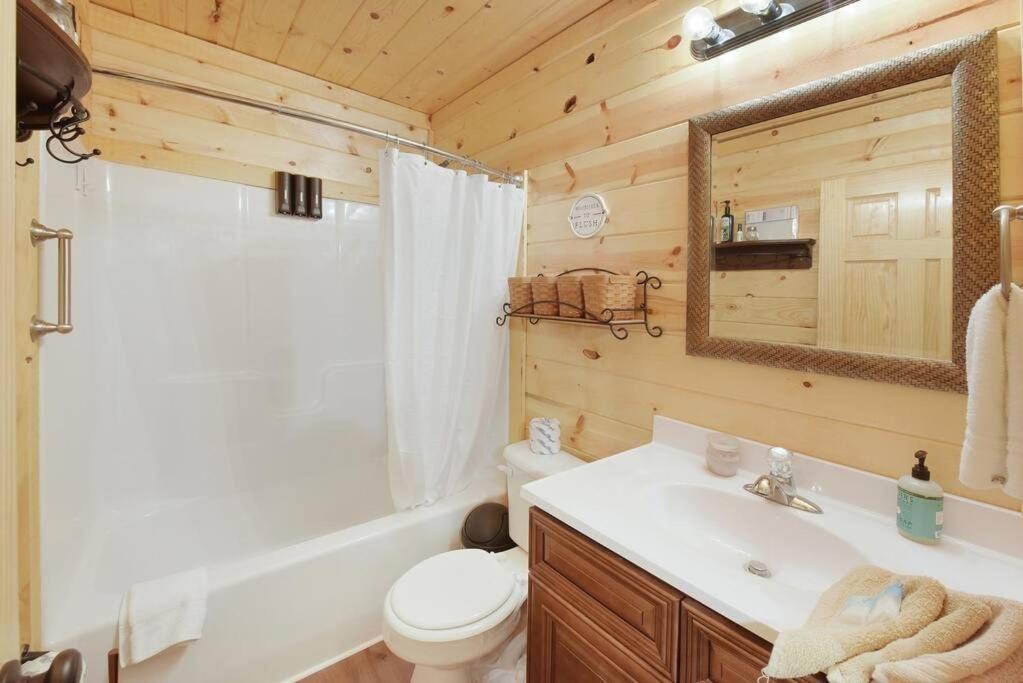 Enchanted Forest Cabin And Teepee! Lights & Laser Show! Private Hot Tub! Unique Stay! Sevierville Zewnętrze zdjęcie