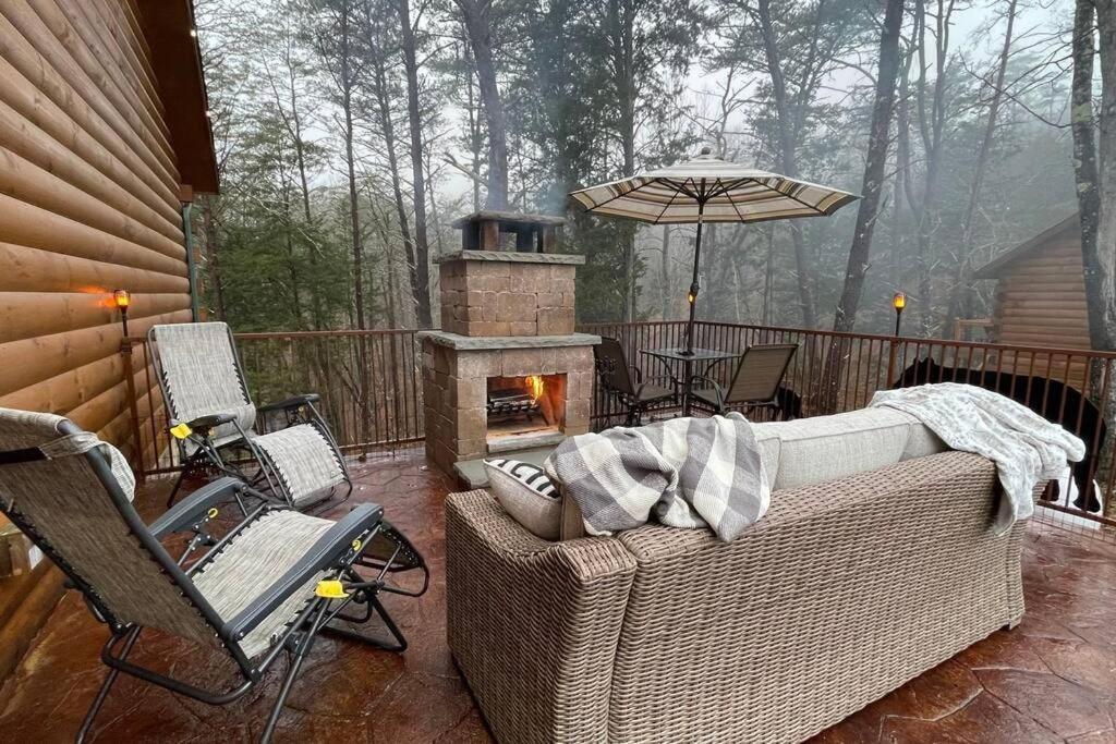Enchanted Forest Cabin And Teepee! Lights & Laser Show! Private Hot Tub! Unique Stay! Sevierville Zewnętrze zdjęcie