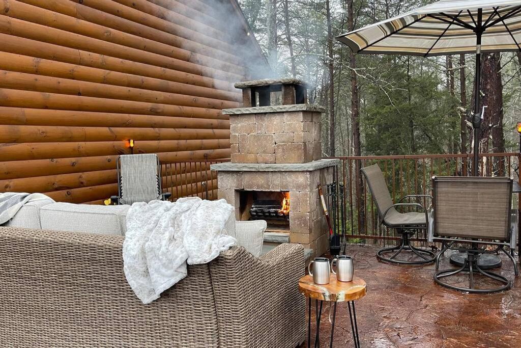 Enchanted Forest Cabin And Teepee! Lights & Laser Show! Private Hot Tub! Unique Stay! Sevierville Zewnętrze zdjęcie