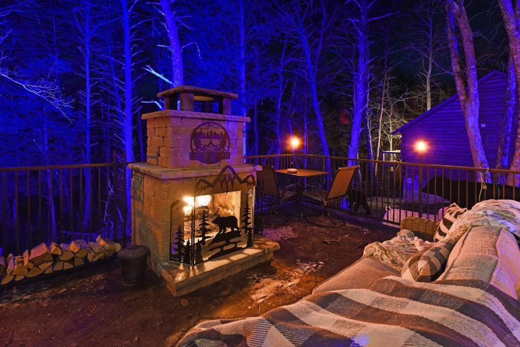 Enchanted Forest Cabin And Teepee! Lights & Laser Show! Private Hot Tub! Unique Stay! Sevierville Zewnętrze zdjęcie