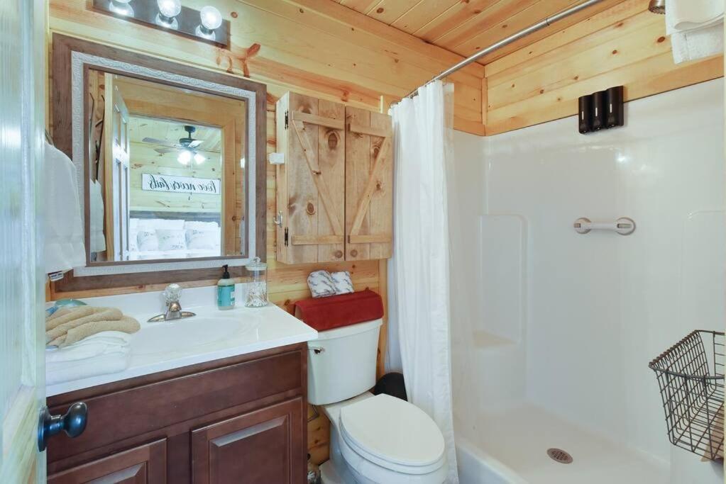 Enchanted Forest Cabin And Teepee! Lights & Laser Show! Private Hot Tub! Unique Stay! Sevierville Zewnętrze zdjęcie