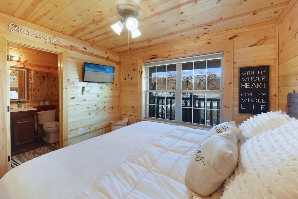 Enchanted Forest Cabin And Teepee! Lights & Laser Show! Private Hot Tub! Unique Stay! Sevierville Zewnętrze zdjęcie